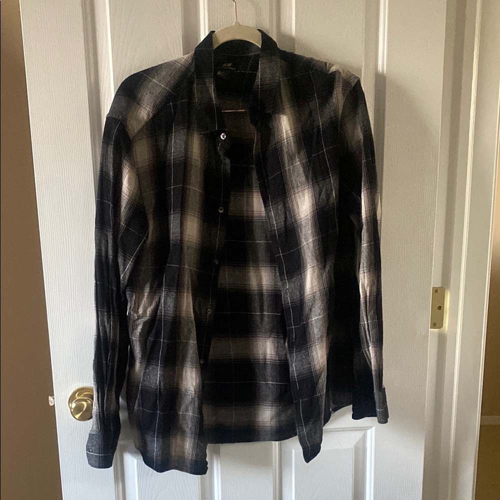H&M Black and White Plaid Button Down Shirt